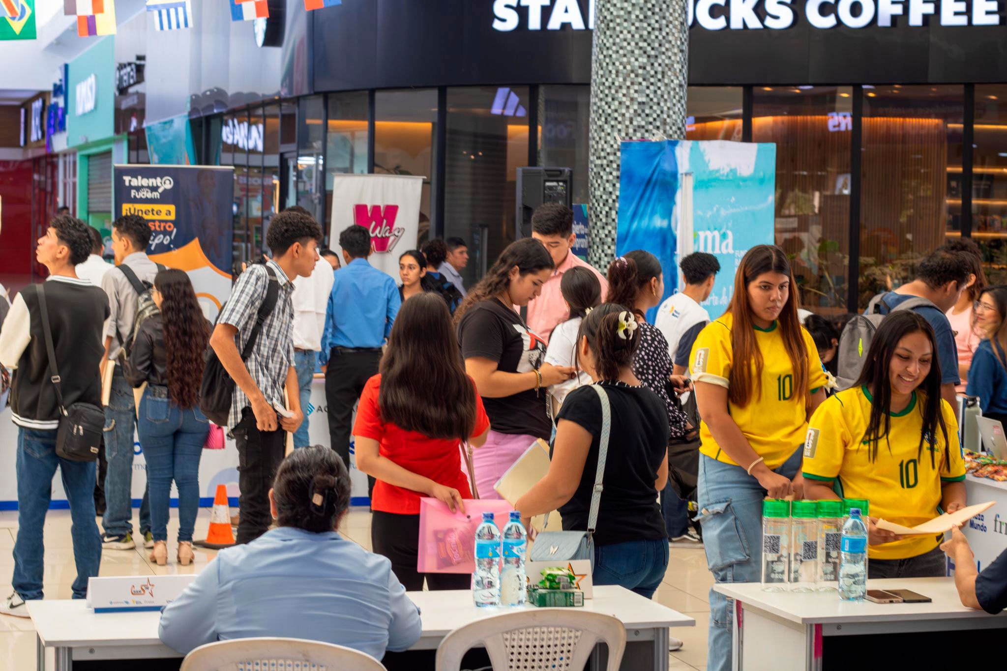 Feria de empleo plaza mundo