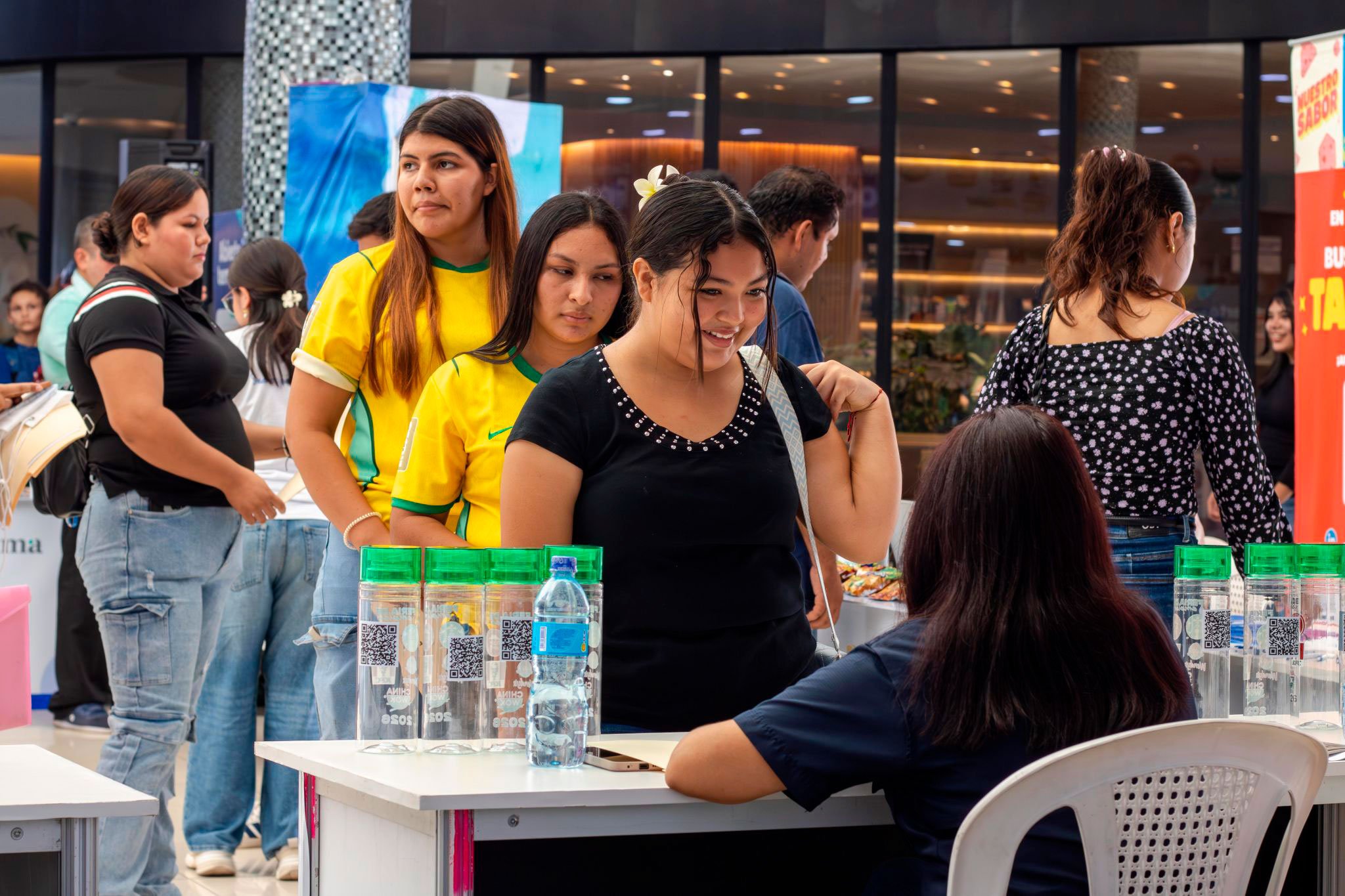 Plaza Mundo Usulutan feria de empleo