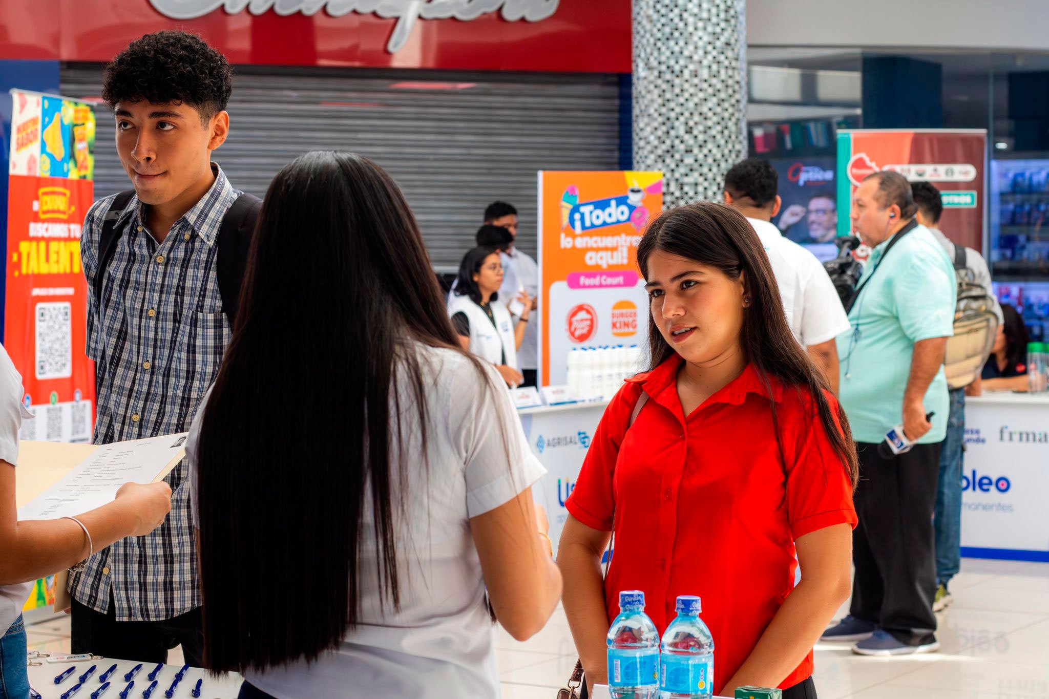 Feria de empleo plaza mundo usulután