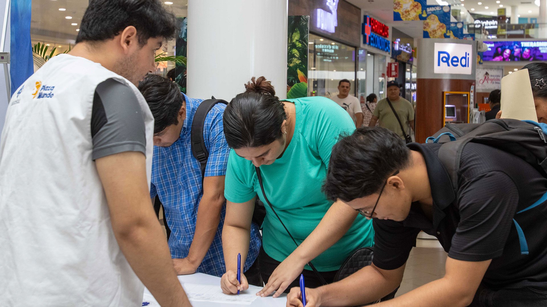 apopaempleo plaza mundo