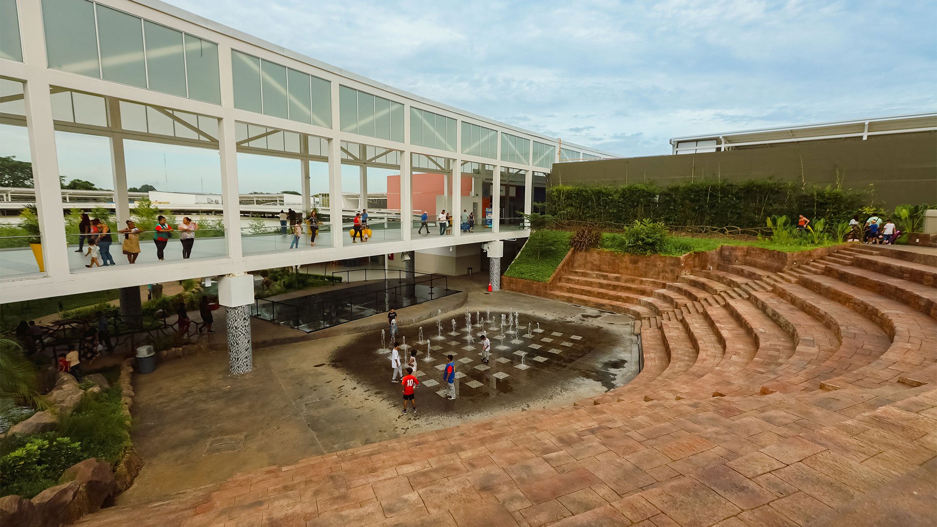 Plaza mundo usulutan