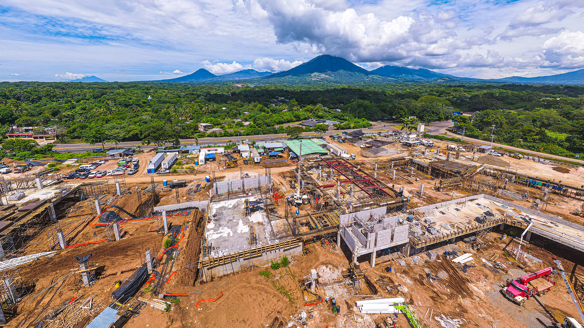 Agrisal anuncia avance del 40% en la construcción de Plaza Mundo Usulután